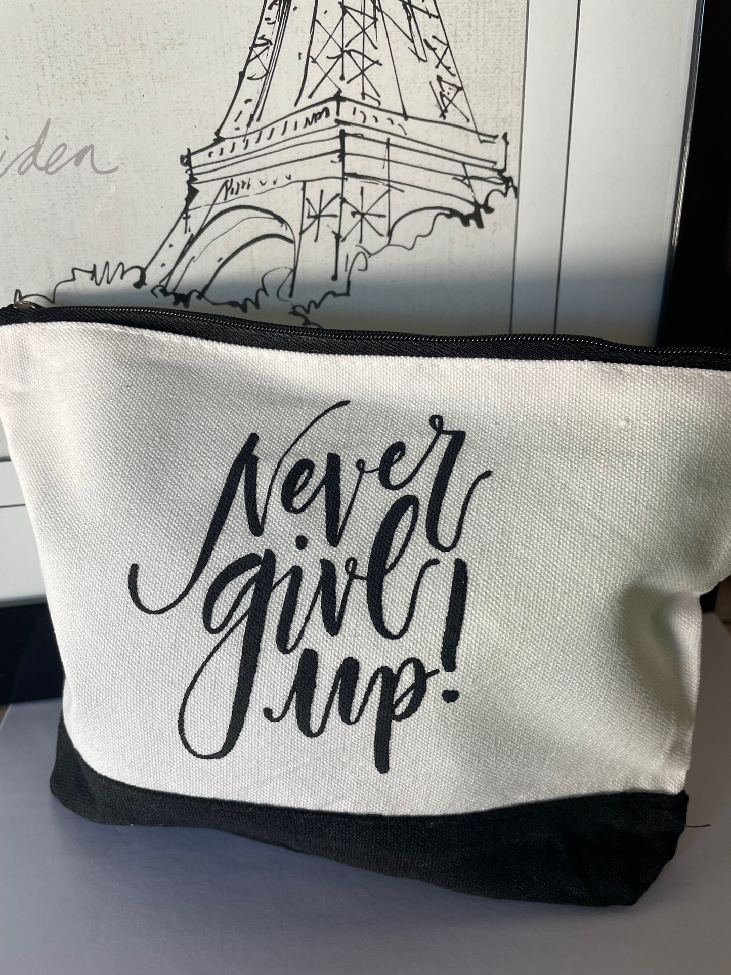 Bags with Inspirational sayings - NEVER GIVE UP!